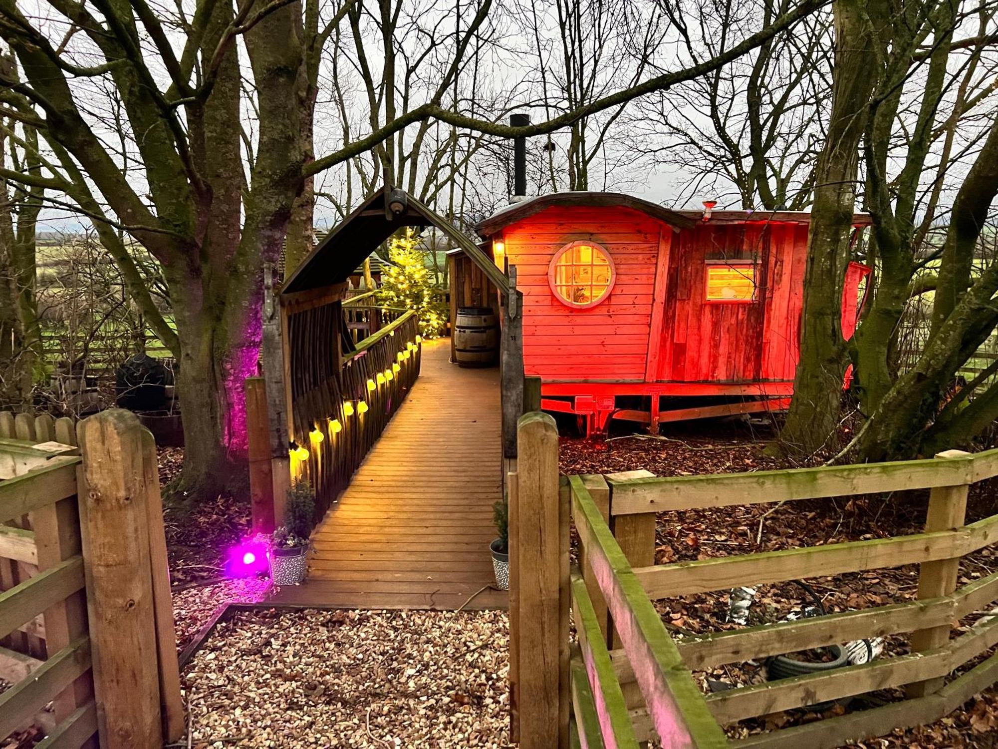 Burtree Country House, Tipi'S, Treehouse & Lodge & House Rooms With Hot Tubs In A Private Garden ثيرسك المظهر الخارجي الصورة
