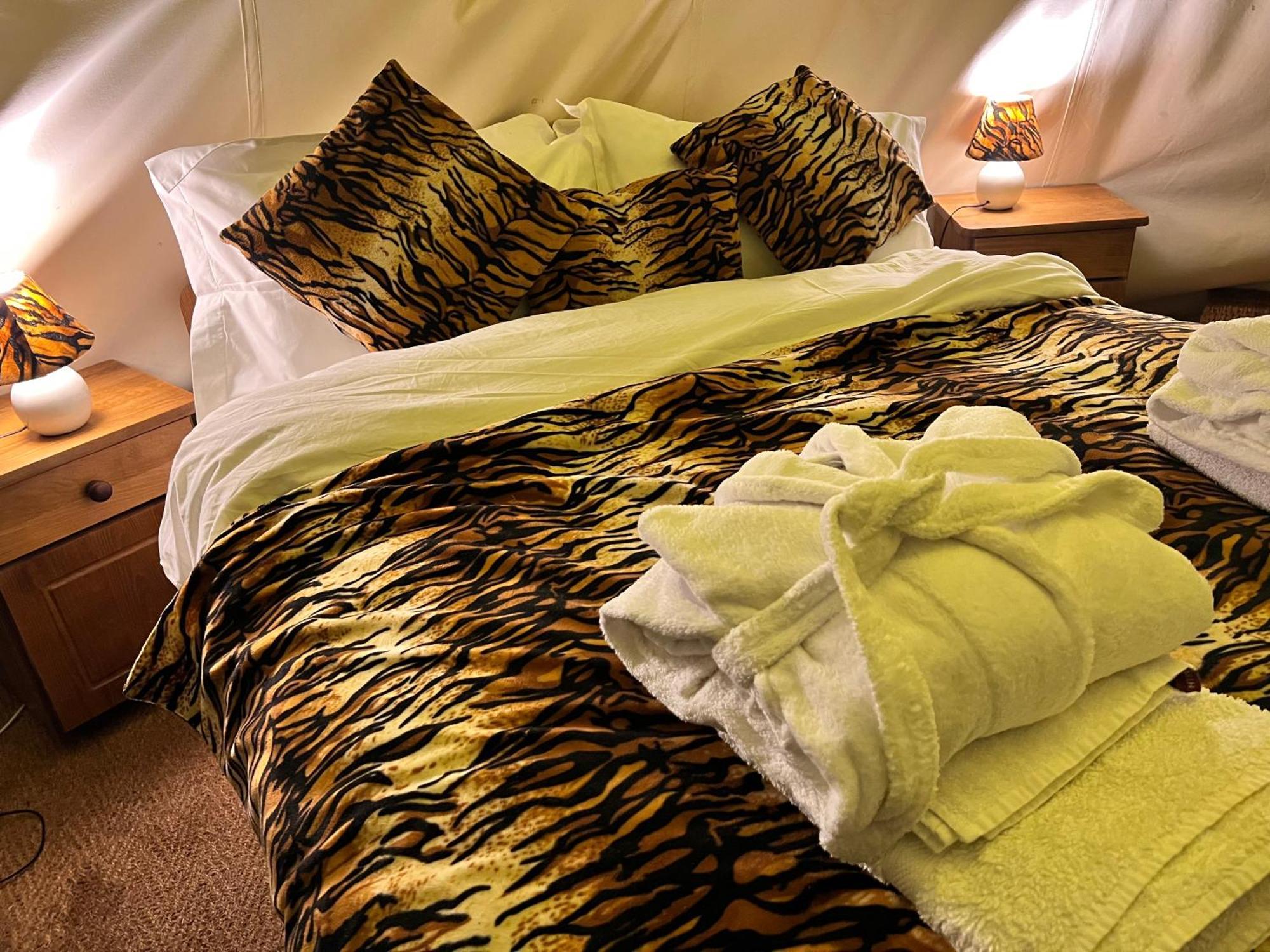 Burtree Country House, Tipi'S, Treehouse & Lodge & House Rooms With Hot Tubs In A Private Garden ثيرسك المظهر الخارجي الصورة