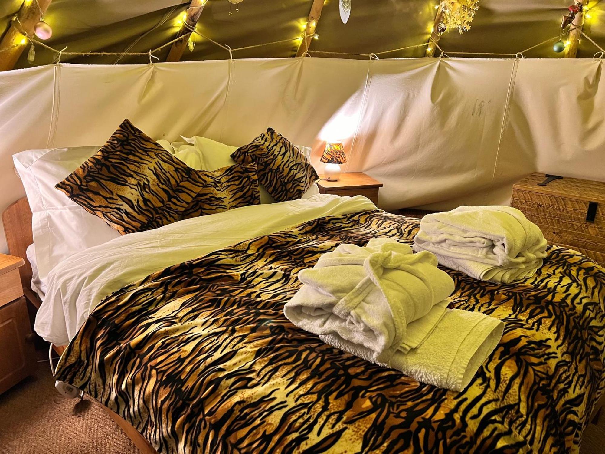 Burtree Country House, Tipi'S, Treehouse & Lodge & House Rooms With Hot Tubs In A Private Garden ثيرسك المظهر الخارجي الصورة