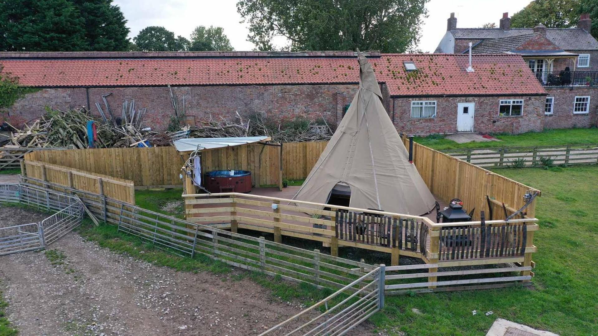Burtree Country House, Tipi'S, Treehouse & Lodge & House Rooms With Hot Tubs In A Private Garden ثيرسك المظهر الخارجي الصورة