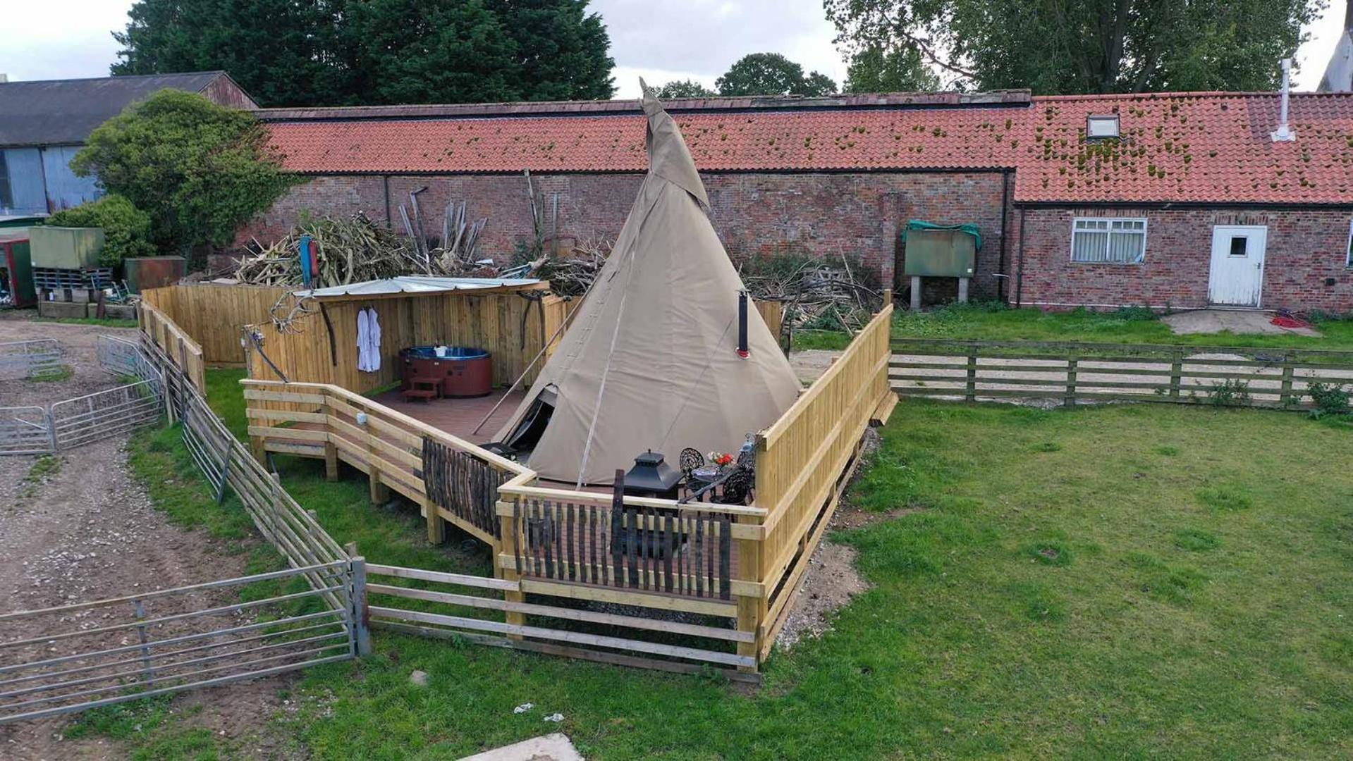 Burtree Country House, Tipi'S, Treehouse & Lodge & House Rooms With Hot Tubs In A Private Garden ثيرسك المظهر الخارجي الصورة