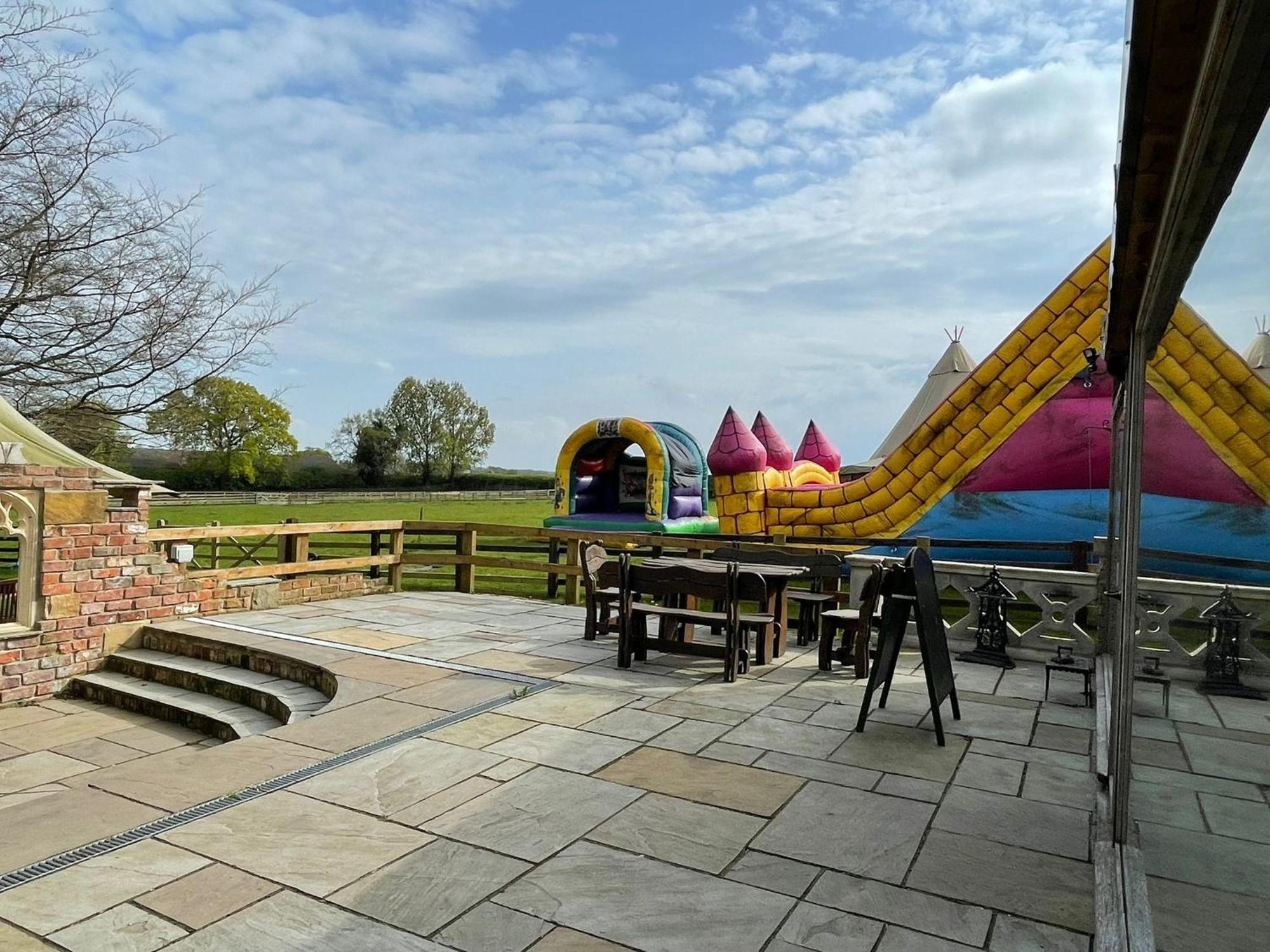 Burtree Country House, Tipi'S, Treehouse & Lodge & House Rooms With Hot Tubs In A Private Garden ثيرسك المظهر الخارجي الصورة